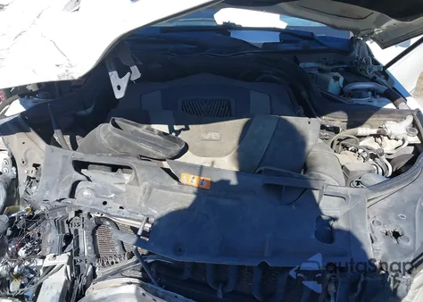 2011 Mercedes-Benz C 300 Luxury/Sport z USA, uszkodzony, nr VIN WDDGF5EB2BA420933